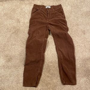 Corduroy pants with vintage feel.